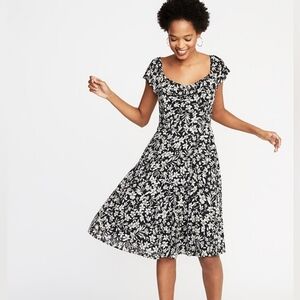 Old Navy B&W floral Fit & Flare Ruffle-Trim Cami Dress Size: M